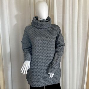 Gap Fit Gray Hexagon Padded Pattern Long Sleeve - Medium